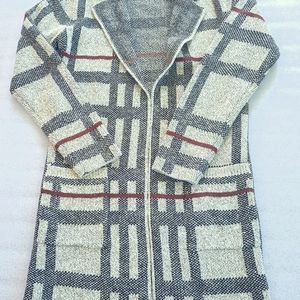 Monteau Womens Long sweaters White, black and Red Plaid Size ExtraSmall.